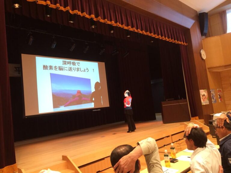 建設業向けメンタルヘルスとヒューマンエラー防止をテーマにした研修セミナーの講演風景（長野県下伊那郡）