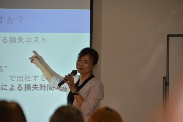 石油製品販売健康保険組合での健康経営セミナー講演風景、講師タニカワ久美子がストレス管理を解説