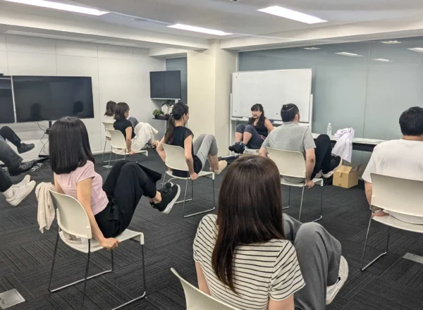 IPA呼吸法と体幹強化による疲労回復セミナーの講義風景｜健康経営の新常識