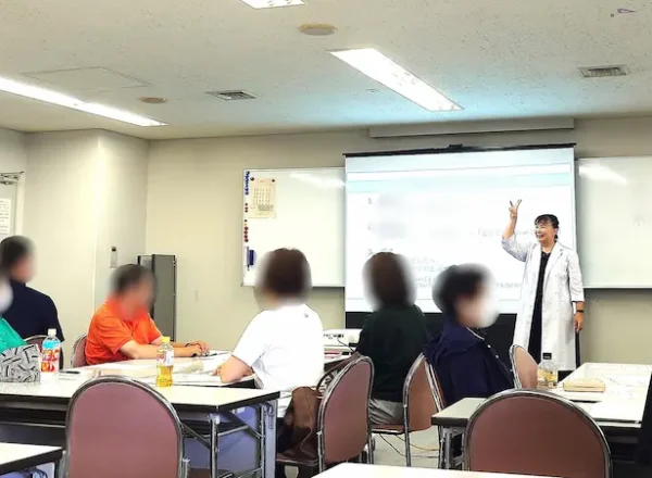 所沢市役所で介護保険事業所職員向けストレス管理研修を行うタニカワ久美子