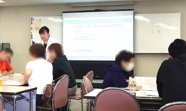 所沢市役所の介護職向け研修で感情労働について考えるグループワーク