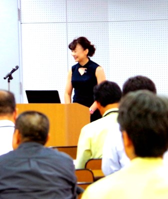企業の労働安全と衛生を支援するタニカワ久美子氏の講演